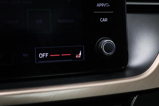 Skoda SCALA 1.0 TSI First Edition | PANORAMADAK | DRAADLOZE LADER | STOELVERWARMING | 18"