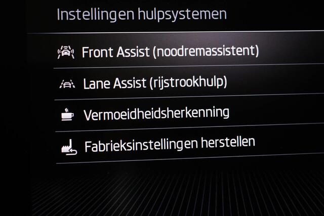 Skoda SCALA 1.0 TSI First Edition | PANORAMADAK | DRAADLOZE LADER | STOELVERWARMING | 18"