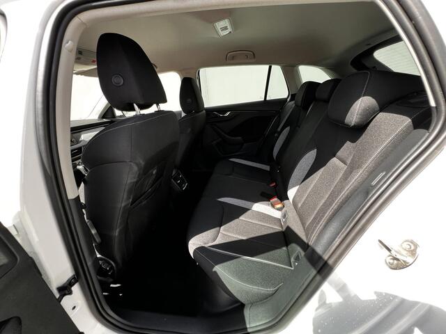Skoda SCALA 1.0 TSI Selection / Fabrieksgarantie tot 02-2027 / Automaat / Adaptieve CC / Camera / Navigatie via Apple Carplay Android / Climate Control / 16" LM wielen /
