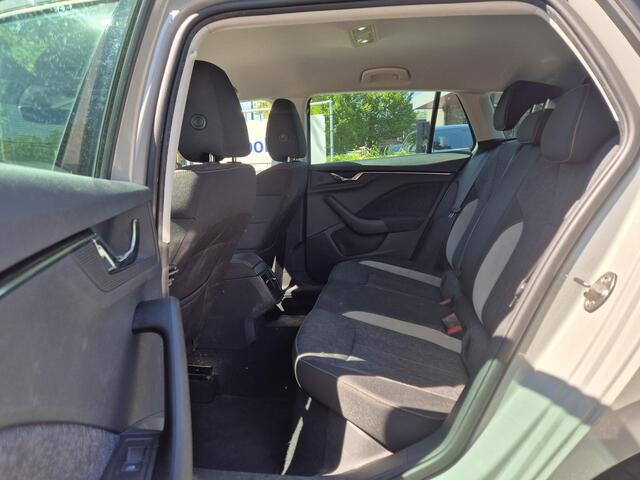 Skoda SCALA 1.0 TSI First Edition Trekhaak/18Inch/Carplay/DAB etc.