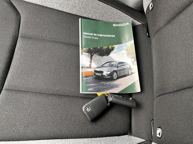 Skoda SCALA 1.0 TSI Selection / Fabrieksgarantie tot 06-2027 / Automaat / Adaptieve CC / Navigatie via Apple Carplay Android / Climate Control / 16" LM wielen /