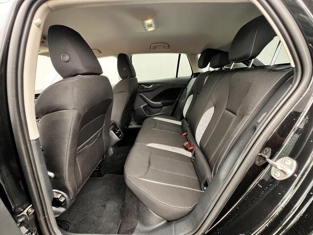 Skoda SCALA 1.0 TSI Selection / Fabrieksgarantie tot 06-2027 / Automaat / Adaptieve CC / Navigatie via Apple Carplay Android / Climate Control / 16" LM wielen /
