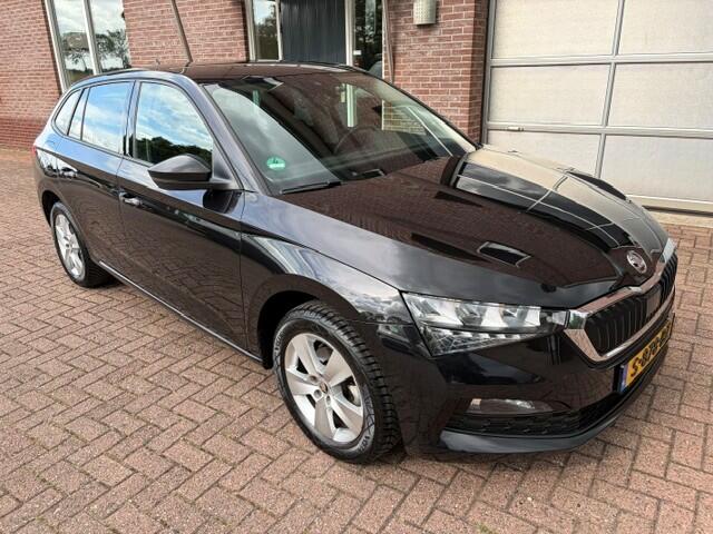 Skoda SCALA 1.0 TSI 81 kw Ambition LM velgen , Carplay