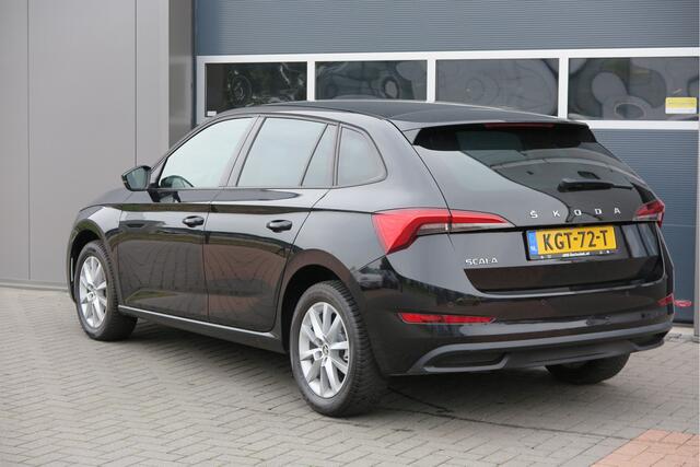 Skoda SCALA 1.0 TSI 110pk H6 Sport Business. Panoramadak , Led, Stoelverwarming, Achteruitrijcamera , PDC , Carplay , (navigatie via carplay) DAB+