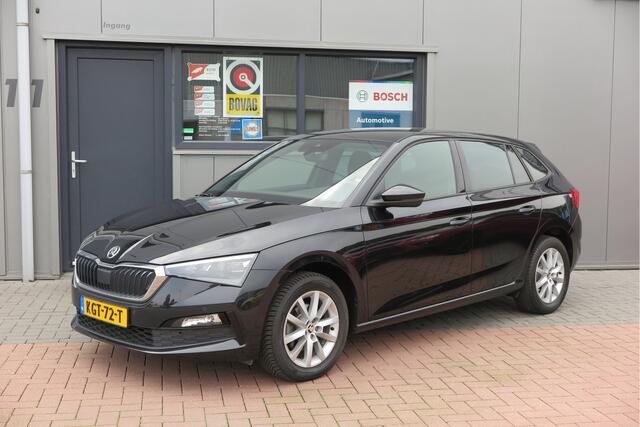 Skoda SCALA 1.0 TSI 110pk H6 Sport Business. Panoramadak , Led, Stoelverwarming, Achteruitrijcamera , PDC , Carplay , (navigatie via carplay) DAB+