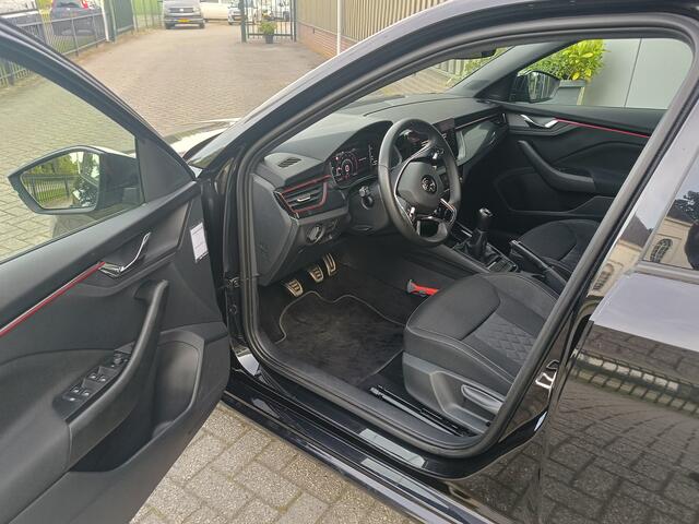 Skoda SCALA 1.0 TSI Sport Business | Trekhaak | Carplay| Virtual cockpit | Zwart hemel | 110 pk | NAP |