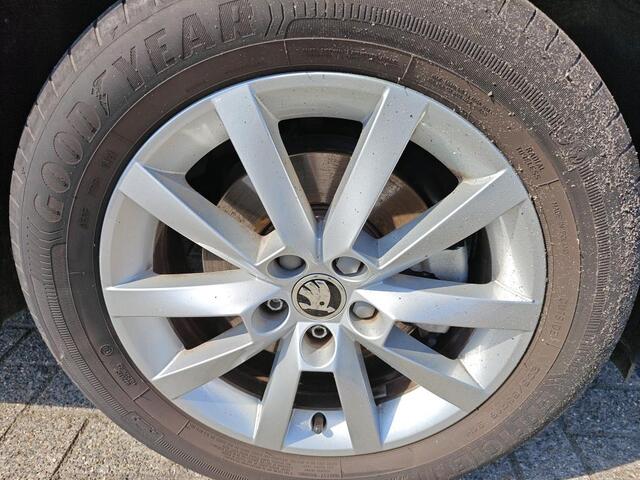 Skoda SCALA 1.0 TSI 110pk Ambition / Smart Link / Parkeersensoren Achter / 16"