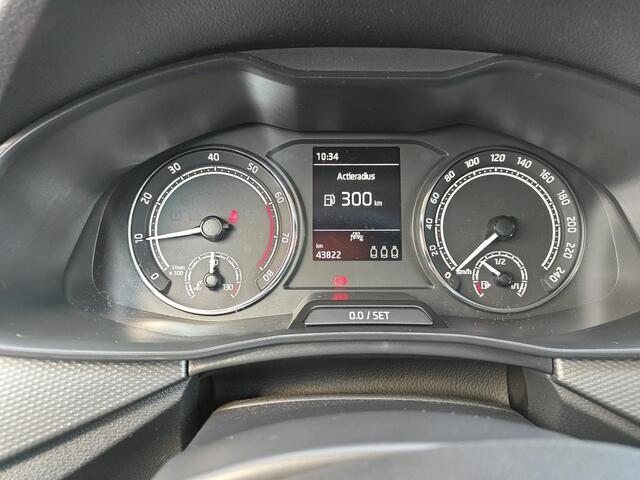 Skoda SCALA 1.0 TSI 110pk Ambition / Smart Link / Parkeersensoren Achter / 16"