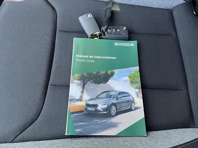 Skoda SCALA 1.0 TSI Selection / Automaat / Fabrieksgarantie tot 02-2027 / Automaat / Cruise Control / Camera / Navigatie via Apple Carplay Android / Climate Control / 16" LM wielen /