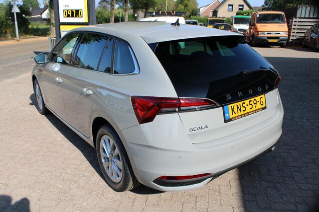 Skoda SCALA 1.0 TSI Trekhaak, Stoelverwarming, Carplay, Keyless, Camera, ACC, ECC, Navi, LED, Parkeersens. V en A, 16" LMV