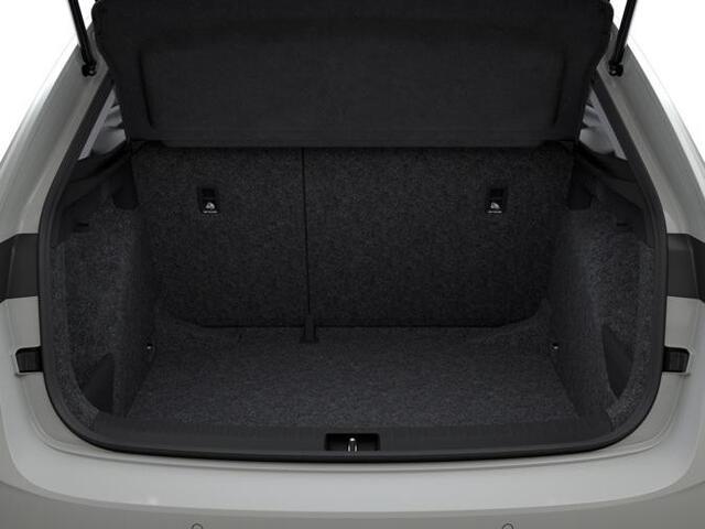 Skoda SCALA 1.0 TSI Edition DSG | Stoel- en stuurverwarming | Travel Assist | Draadloos laden | 16 inch lichtmetalen velgen |
