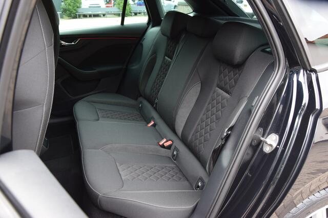 Skoda SCALA 1.0 TSI Sport Business DSG Automaat | Org. NL | BOVAG Garantie | Trekhaak | Achteruitrijcamera | Apple Carplay/Android Auto | Full LED | 18'' Velgen | Stoelverwarming |