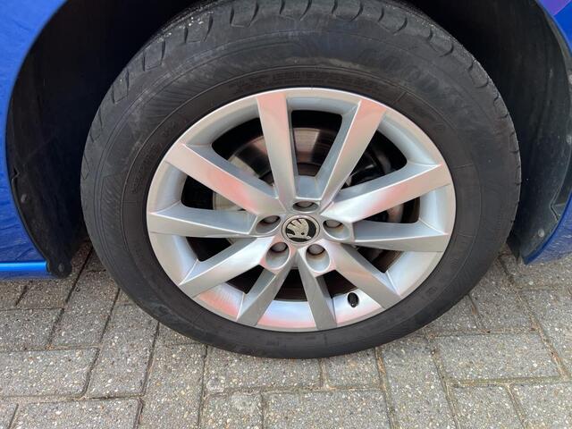 Skoda SCALA 1.0 TSI Online Edition / CRUISE/ AIRCO/ PARK. SENSOREN/ MULTIMEDIA/ PRIVACY GLASS/ 16" LMV