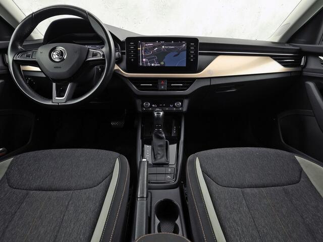 Skoda SCALA 1.0 TSI Sport Automaat (VIRTUAL COCKPIT, APPLE CARPLAY, GROOT NAVI, CLIMATE, STOELVERWARMING, SPORTSTOELEN, PARKEERSENSOREN, LED KOPLAMPEN, NIEUWSTAAT)