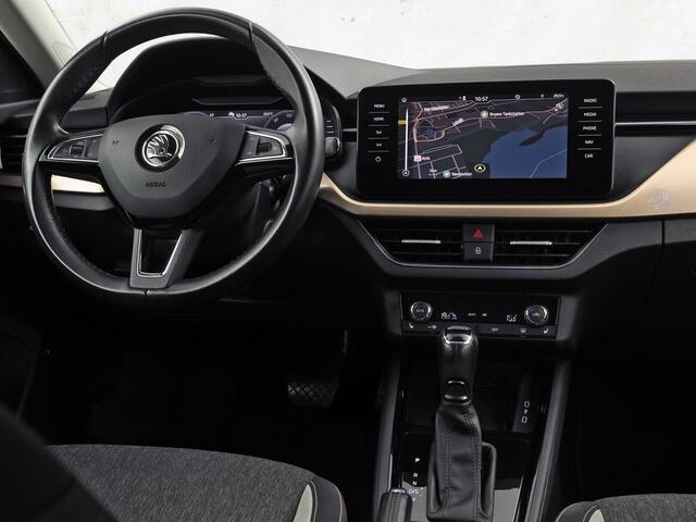 Skoda SCALA 1.0 TSI Sport Automaat (VIRTUAL COCKPIT, APPLE CARPLAY, GROOT NAVI, CLIMATE, STOELVERWARMING, SPORTSTOELEN, PARKEERSENSOREN, LED KOPLAMPEN, NIEUWSTAAT)