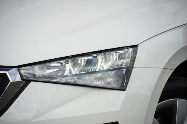 Skoda SCALA 1.0 TSI 5drs Ambition BJ2021 Lmv 16" | Led | Pdc | Trekhaak | App-Connect | Airco | Cruise control | Getint glas