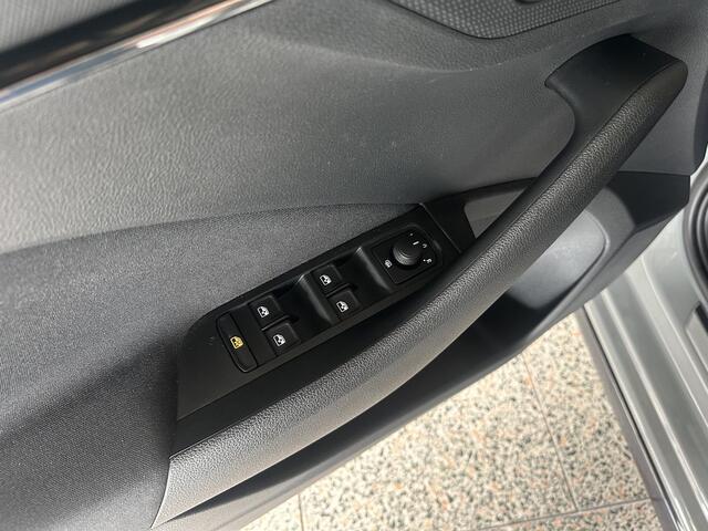 Skoda SCALA 1.5 TSI Monte Carlo Panorama dak | Stoelverwarming | Sportstoelen | Carplay.