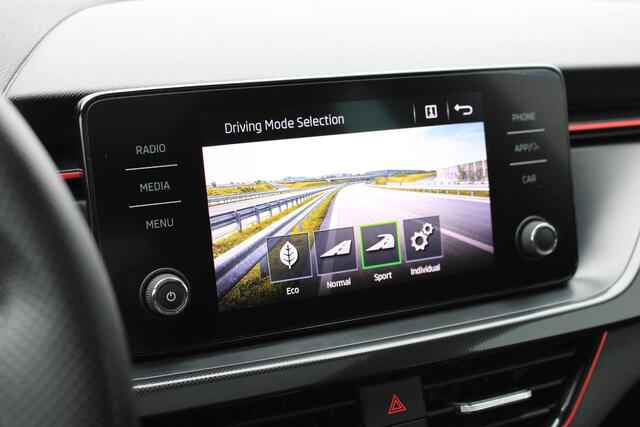 Skoda SCALA 1.0 TSI Monte Carlo Pano | LED | Nardo | Virtual | Clima | Navi | Camera | Stoelverwarming