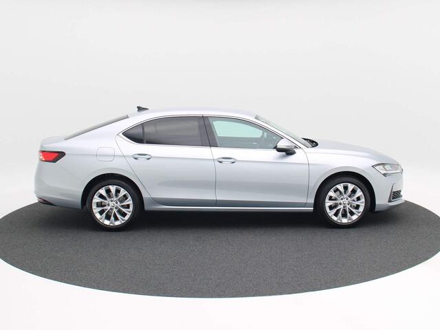 Skoda SUPERB 1.5 TSI 150pk | First Edition | Trekhaak | Adaptive cruise control | Achteruitrijcamera | Verwarmbare voorstoelen met massage