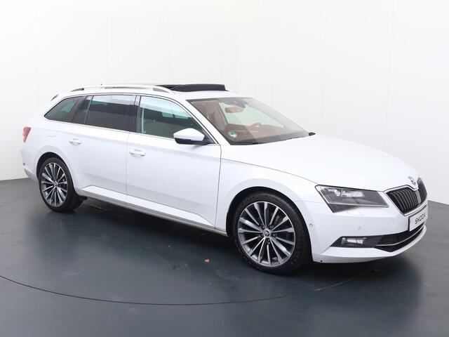 Skoda SUPERB Combi 1.5 TSI ACT Style Business | Automaat | Panorama dak | Dodehoek detectie | Lerenbekleding | Sfeerverlichting | Kinderslot | Inklapbare spiegels | Multifunctioneel stuurwiel | Flippers | Cruise control | automatische verlichting | Dab+ | Bluetooth | 