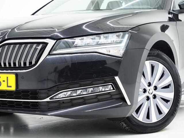 Skoda SUPERB Combi 1.4 TSI iV 218PK | Adaptive Cruise | Camera | Stoel/Stuur verwarming | Carplay