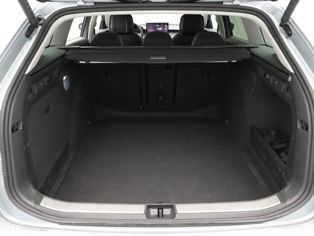 Skoda SUPERB Combi 1.5 TSI MHEV First Edition Navigatie Trekhaak Camera Massage