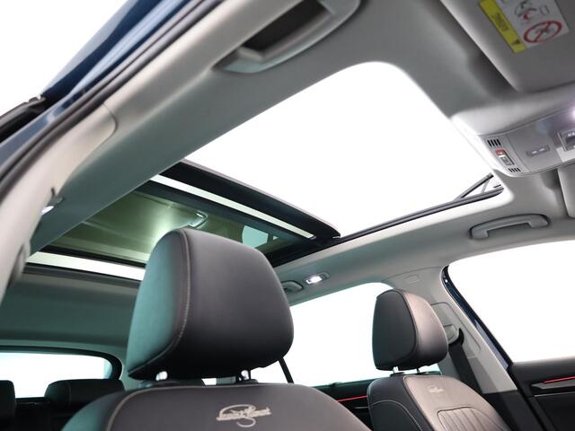 Skoda SUPERB Combi 1.4 TSI iV Laurin & Klement 218 pk Automaat (DSG) | Navigatie | Panoramadak | Trekhaak (wegklapbaar) | Parkeersensoren | Achteruitrijcamera | Stoelverwarming / ventilatie |