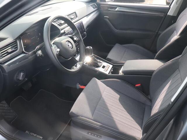 Skoda SUPERB Combi Business Edition Plus 1.5 TSI 150pk AUTOMAAT | Trekhaak | Achteruitrijcamera | Stoelverwarming | Elek. verstelbare bestuurdersstoel | Keyless |