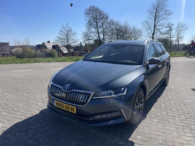 Skoda SUPERB Combi 1.4 TSI iV VIRTUAL COCKPIT, Plug in Hybrid, Benzine