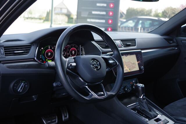 Skoda SUPERB Combi 1.4 TSI iV Sportline Business, Trekhaak, 19" LM, Adap. Cruise Control