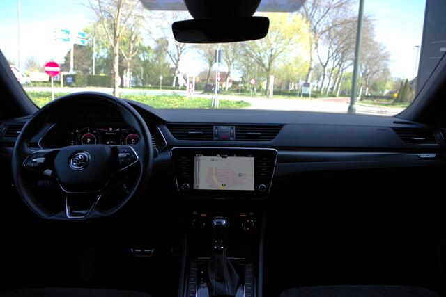Skoda SUPERB Combi 1.4 TSI iV Sportline Business, Trekhaak, 19" LM, Adap. Cruise Control