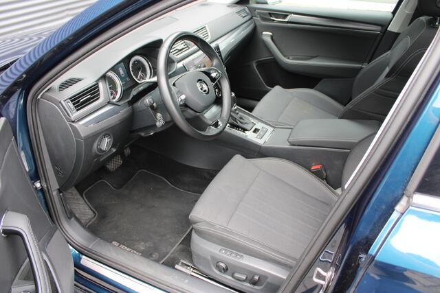 Skoda SUPERB Combi 1.4 TSI iV Business Edition Plus Panoramdak Full-Led Navigatie Camera