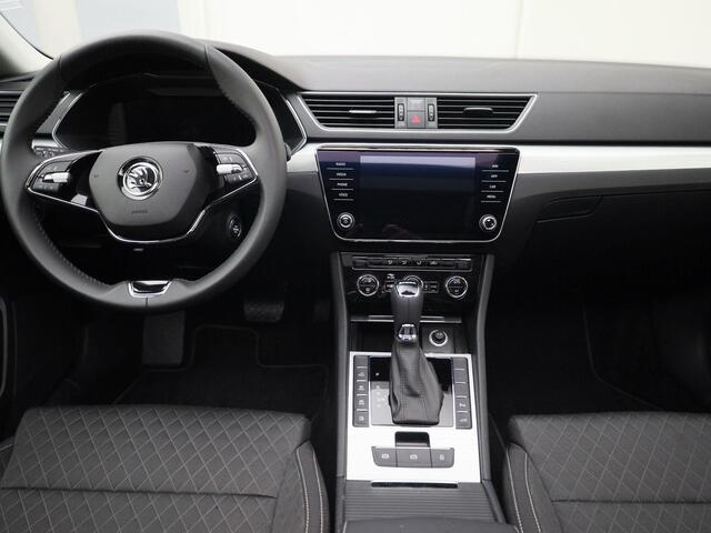 Skoda SUPERB Combi 1.4TSIiV 218PK Business Ed DSG · Navigatie · Camera+Parkeersensoren · Keyless · Electrische achterklep