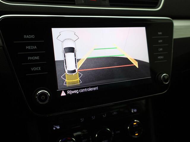 Skoda SUPERB Combi 1.4TSIiV 218PK Business Ed DSG · Navigatie · Camera+Parkeersensoren · Keyless · Electrische achterklep
