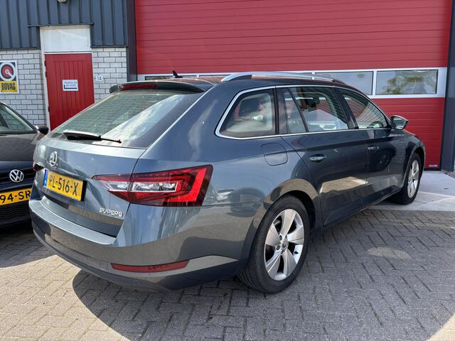 Skoda SUPERB Combi 1.4 TSI ACT Style AUTOMAAT / STOELVERW / XENON / CARPLAY / NAVI / CLIMA / PDC / BLUETOOTH / CRUISE / NL-AUTO