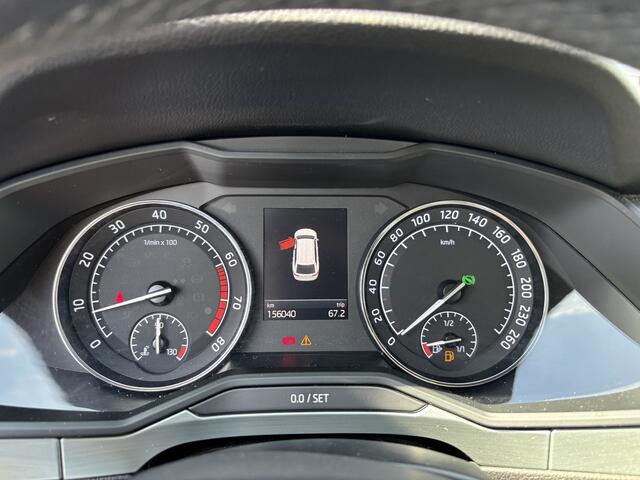 Skoda SUPERB Combi 1.4 TSI ACT Style AUTOMAAT / STOELVERW / XENON / CARPLAY / NAVI / CLIMA / PDC / BLUETOOTH / CRUISE / NL-AUTO