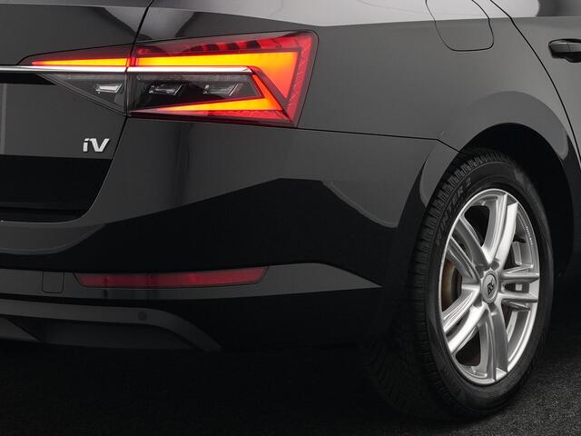 Skoda SUPERB Combi 1.4 TSI iV Business Edition Plug In Hybrid 218pk PHEV | Panodak | Lederen Sportstoelen Memory & Ventilatie | Adaptive Cruise | Crystal LED | 360 Camera | Navigatie | Apple Carplay | Virtual | DAB | Sfeerverlichting |