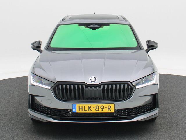 Skoda SUPERB Combi Sportline Business 1.5 TSi PHEV 204 Pk Automaat | Trekhaak | Panoramadak | LED Matrix | 19 Inch | Camera