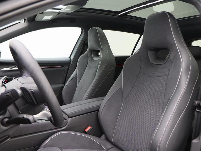 Skoda SUPERB Combi Sportline Business 1.5 TSi PHEV 204 Pk Automaat | Trekhaak | Panoramadak | LED Matrix | 19 Inch | Camera