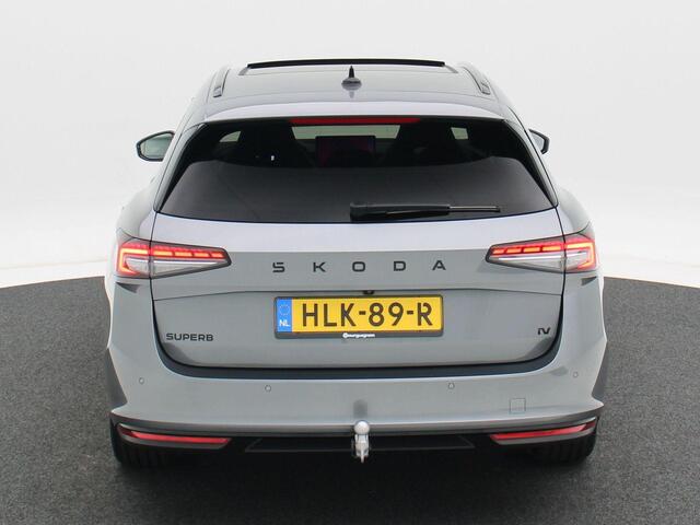 Skoda SUPERB Combi Sportline Business 1.5 TSi PHEV 204 Pk Automaat | Trekhaak | Panoramadak | LED Matrix | 19 Inch | Camera