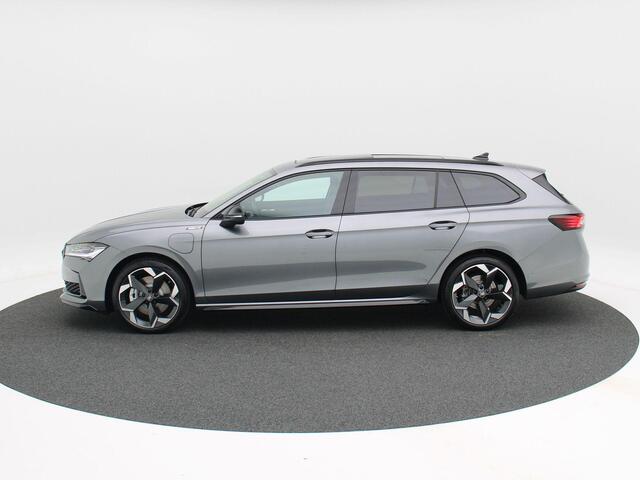 Skoda SUPERB Combi Sportline Business 1.5 TSi PHEV 204 Pk Automaat | Trekhaak | Panoramadak | LED Matrix | 19 Inch | Camera
