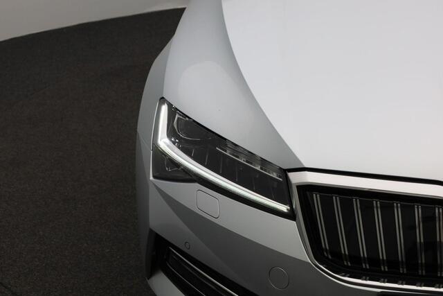 Skoda SUPERB Combi 1.4 TSI iV 218 pk DSG Laurin & Klement | Panoramadak | Leder | Geheugenstoelen | Navigatie Columbus | Adaptief onderstel | Stoel-/achterbankverwarming