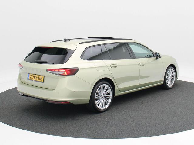 Skoda SUPERB Combi First Edition 1.5 TSi 150 Pk Automaat | Full LED | Panoramadak | Leder | 19 Inch | 360 Camera | Stoelkoeling en Verwarming | Adaptive Cruise | 18.310 Km!!