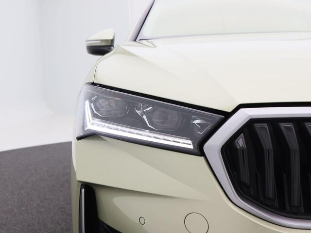 Skoda SUPERB Combi First Edition 1.5 TSi 150 Pk Automaat | Full LED | Panoramadak | Leder | 19 Inch | 360 Camera | Stoelkoeling en Verwarming | Adaptive Cruise | 18.310 Km!!
