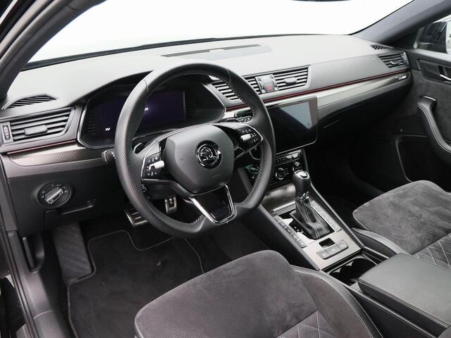 Skoda SUPERB Combi 1.4 TSi 218 Pk Automaat iV Sportline Business | Adaptive Cruise | CarPlay | Navigatie | Bluetooth | Parkeersensoren | Stoelverwarming | Trekhaak | 19 Inch
