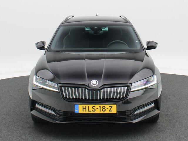 Skoda SUPERB Combi 1.4 TSi 218 Pk Automaat iV Sportline Business | Adaptive Cruise | CarPlay | Navigatie | Bluetooth | Parkeersensoren | Stoelverwarming | Trekhaak | 19 Inch