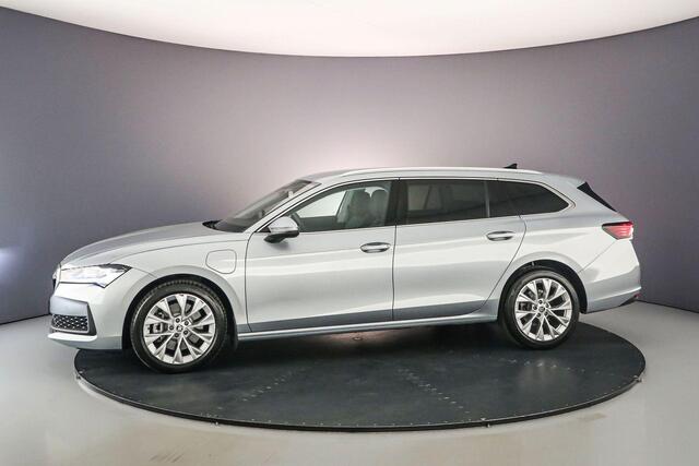 Skoda SUPERB Business Edition 1.5 TSI PHEV 204pk DSG Automaat Trekhaak, Adaptive cruise control, Verwarmde voorruit, Achteruitrijcamera, Elektrische achterklep, Navigatie