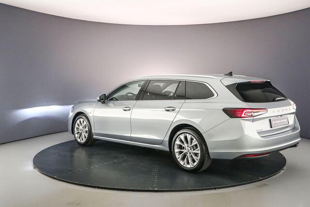 Skoda SUPERB Business Edition 1.5 TSI PHEV 204pk DSG Automaat Trekhaak, Adaptive cruise control, Verwarmde voorruit, Achteruitrijcamera, Elektrische achterklep, Navigatie