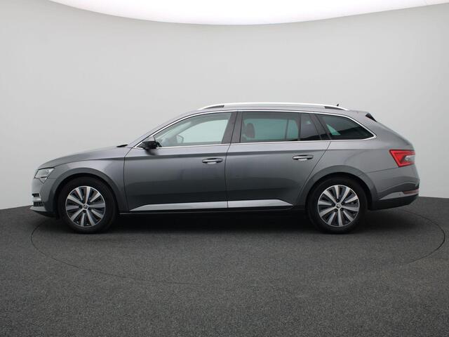 Skoda SUPERB Combi 1.4 TSI iV Business Edition 218PK DSG Matrix led, adaptive cruise, standkachel, Stoelverwarming voor & achter, keyless, navigatie, 17" lichtmetaal