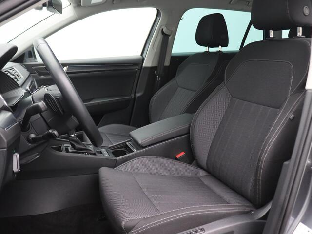 Skoda SUPERB Combi 1.4 TSI iV Business Edition 218PK DSG Matrix led, adaptive cruise, standkachel, Stoelverwarming voor & achter, keyless, navigatie, 17" lichtmetaal